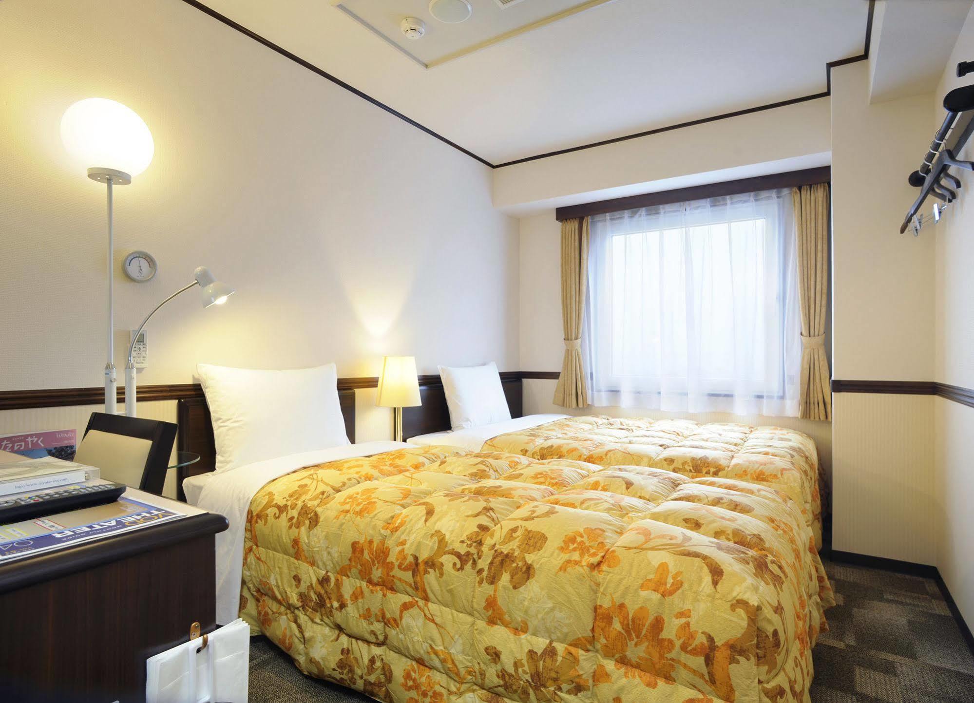 Toyoko Inn Osaka Namba Nishi Bagian luar foto