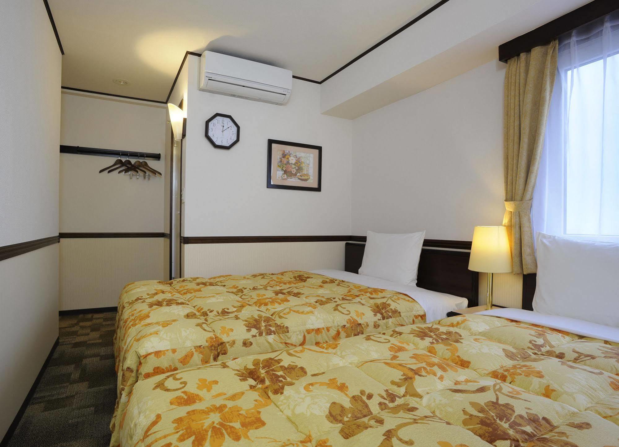 Toyoko Inn Osaka Namba Nishi Bagian luar foto