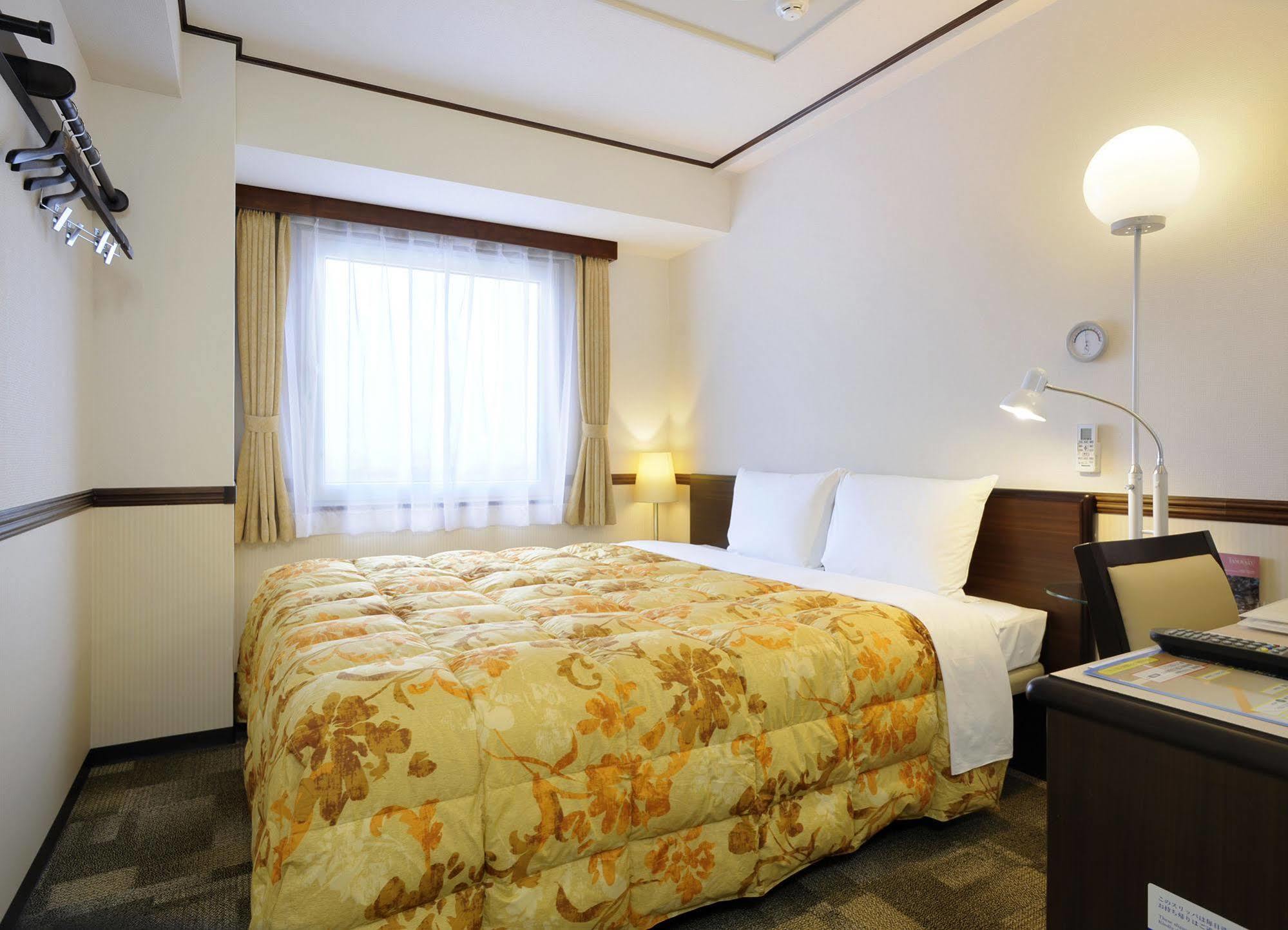 Toyoko Inn Osaka Namba Nishi Bagian luar foto